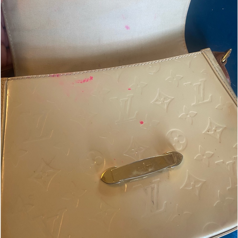 Louis Vuitton vernis monogram shoulder bag. Some lip stick stains on the inside.